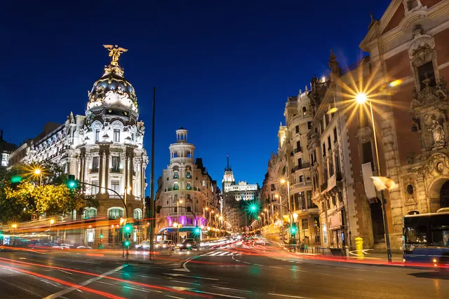 Madrid — Gran Vía bei Nacht
